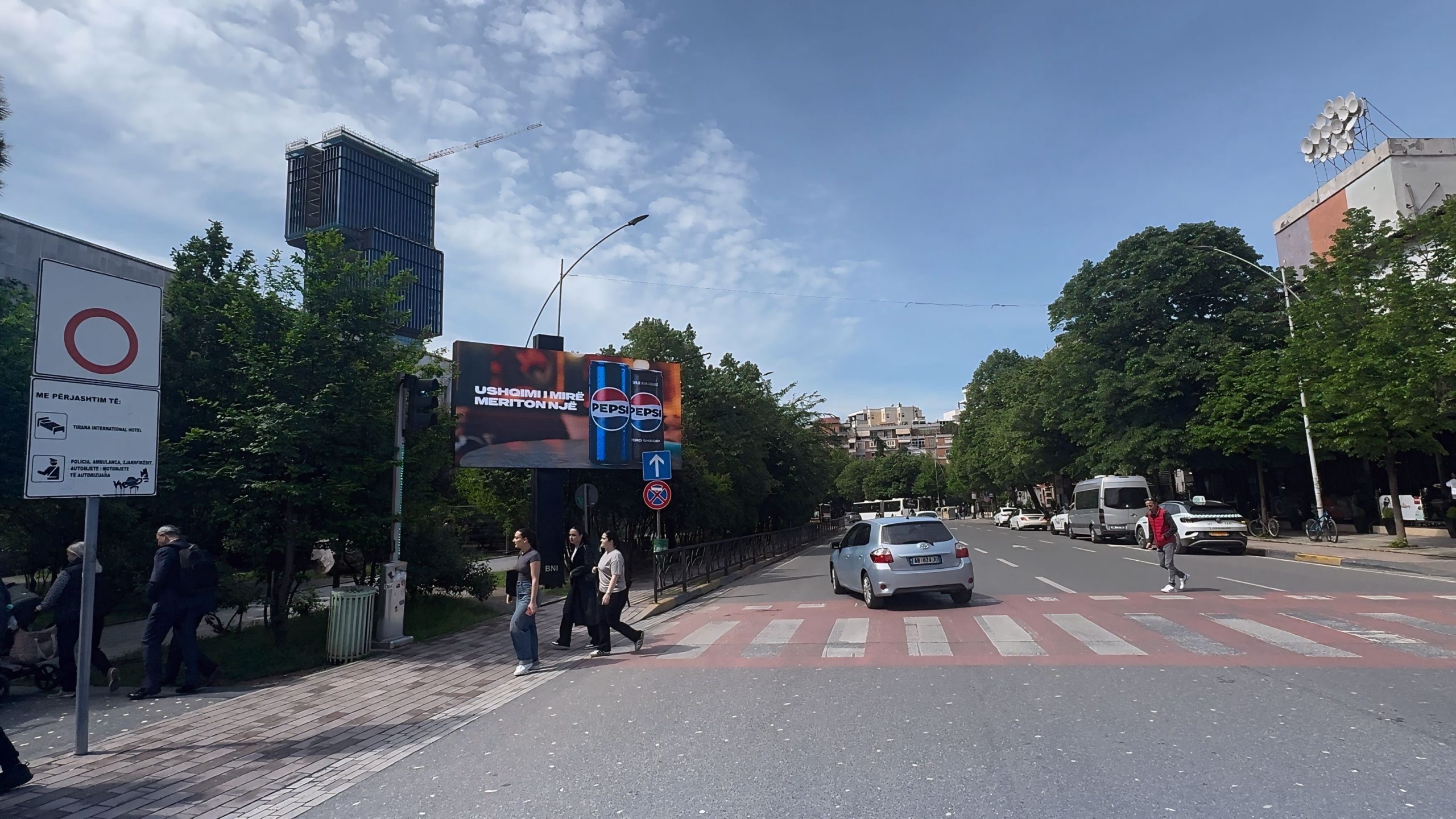 BNI Blv. Zogu i Parë UFO 1