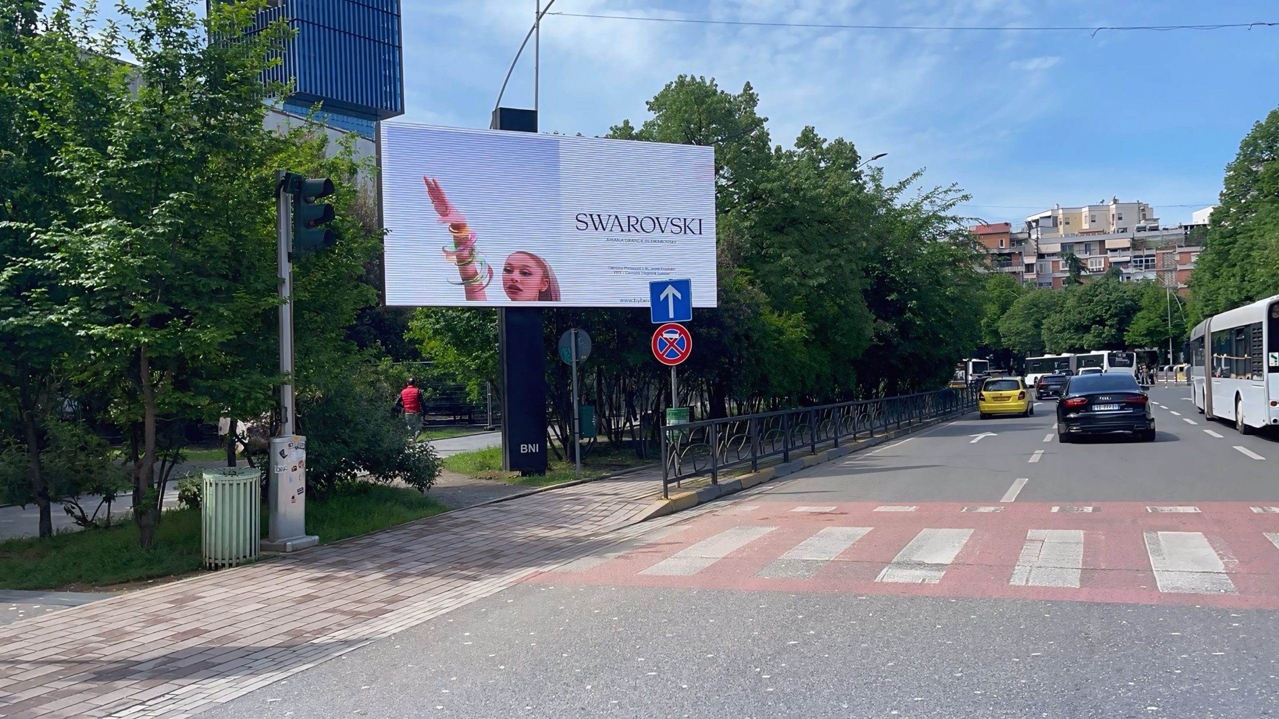 BNI Blv. Zogu i Parë UFO 4
